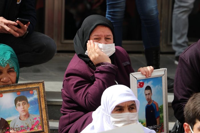 Diyarbakır'da evlat nöbetine iki aile daha katıldı