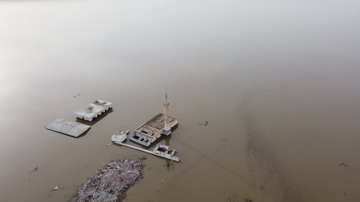Kars'ta sular altında kalan Boğazköy Camii havadan görüntülendi