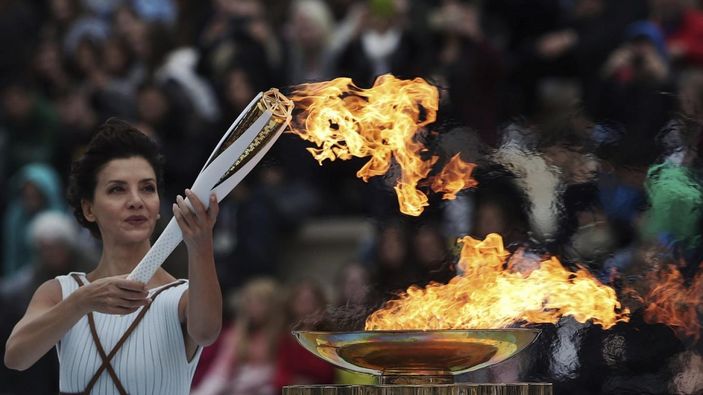 Olimpiyat meşalesine koronavirüs engeli