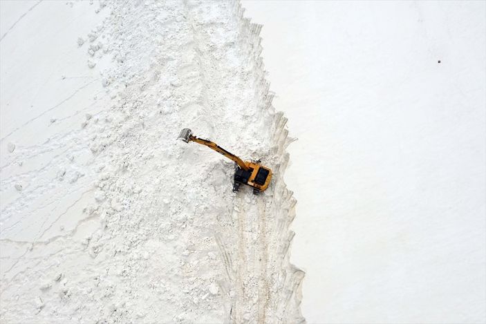 a Muş’ta kar kalınlığı 15 metreyi geçti, köy yolu 1 haftada açılabildi