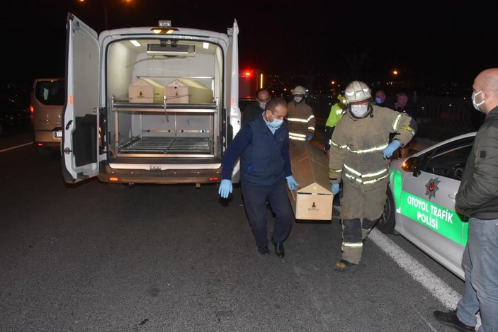 İzmir'de otomobil tıra arkadan çarptı: 1 ölü, 1 yaralı