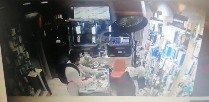 Şişli’de iş yelerlerinden telefon çalan hırsız yakalandı