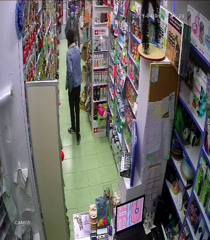 İstanbul'daki müşteri alışveriş sonrasında hırsızlık yaptı
