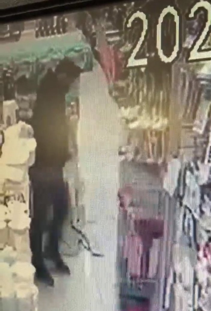 Bursa'da şampuan hırsızı kameraya böyle yakalandı