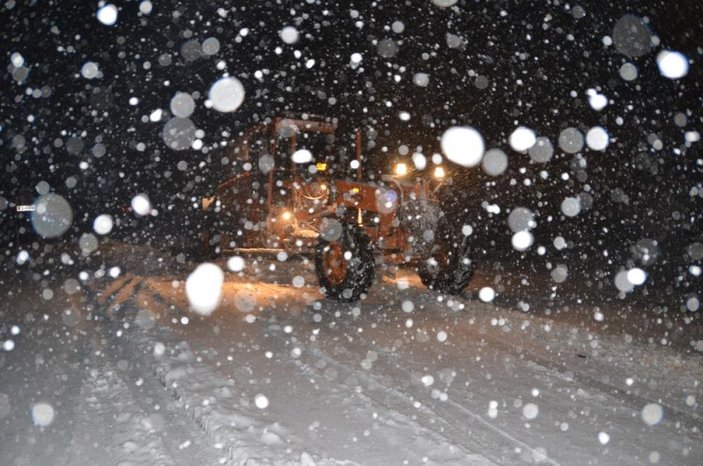 Antalya- Konya karayolunda etkili kar yağışı