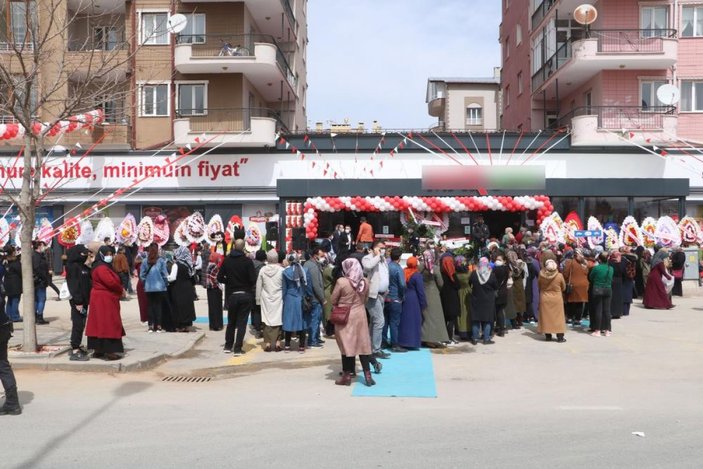 Sivas'ta açılışında izdiham çıkan markete ceza
