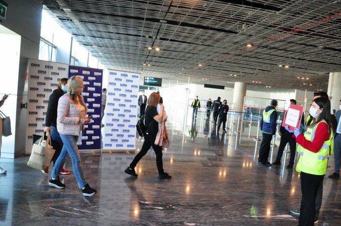Bodrum havalimanına yılın ilk turist kafilesi geldi