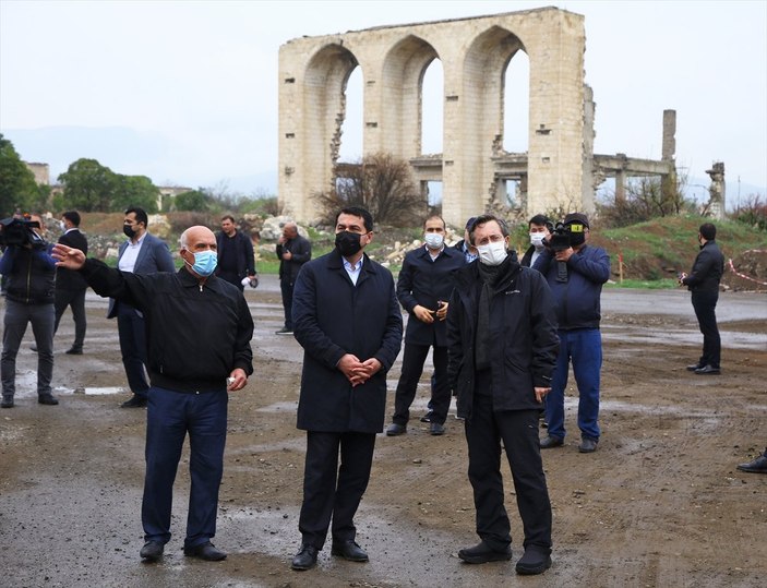 Fahrettin Altun'dan Karabağ'daki yıkımı görmezden gelenlere tepki