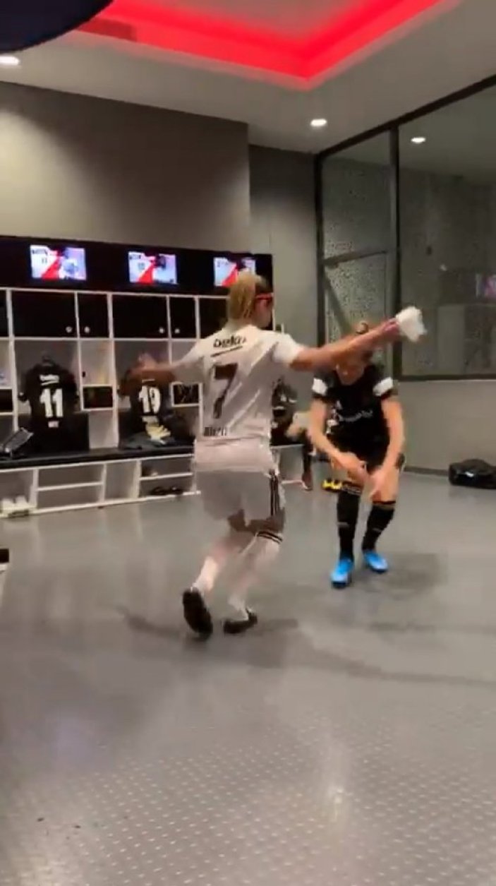 Beşiktaş'ın Kadın Futbol Takımı oyuncusu Karabulut'tan halay videosu