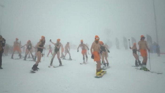 Ruslar, Soçi'de bikinileriyle kayak sezonuna veda etti