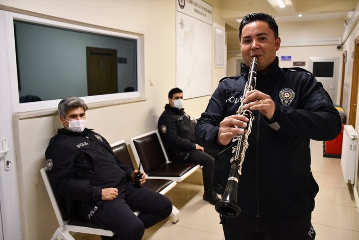 Sivas'ta polis memuru, klarnetiyle gönüllere dokunuyor