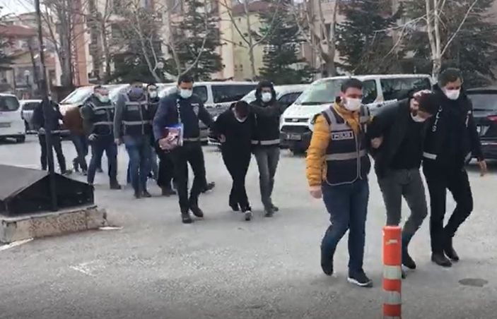 i Afyonkarahisar'da evden 6 parça değerli taş gasbedildi