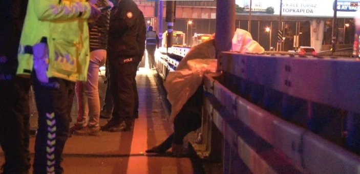 İstanbul'da D 100'de otomobilin çarptığı kişi öldü
