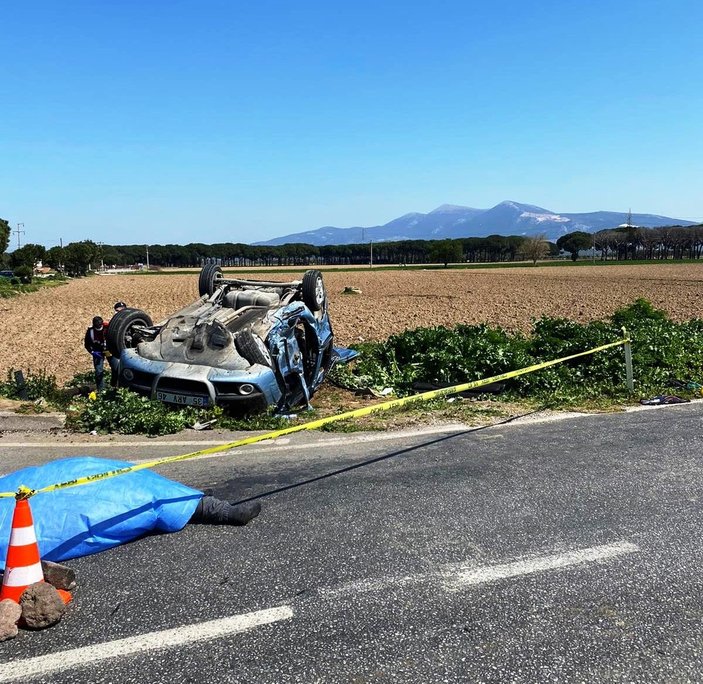 İzmir Bergama'da feci kaza: Ölü ve yaralılar var