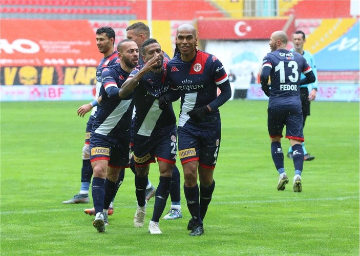 Antalyaspor, Süper Lig'de 1000 puan barajını aştı
