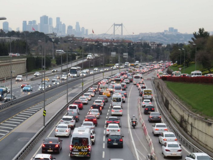 56 saatlik kısıtlama bitti: İstanbul'da trafik yoğunluğu