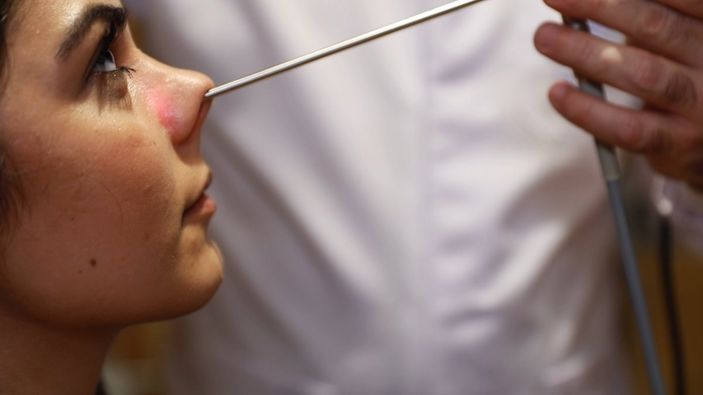 Covid-19 sonrası koku bozukluğu: Parosmi nedir?