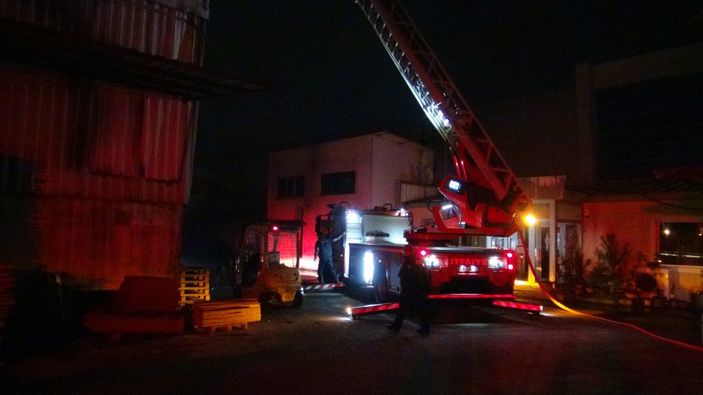 i Kocaeli’de palet fabrikasında yangın