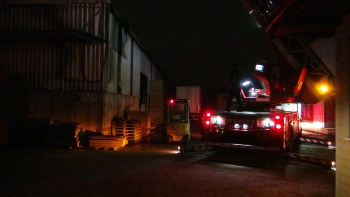 i Kocaeli’de palet fabrikasında yangın