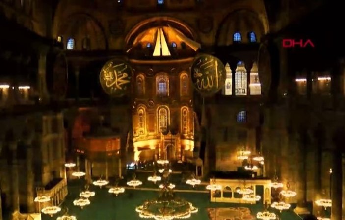 Ayasofya Camii'nde 87 yıl sonra Ramazan ayının ilk akşam ezanı