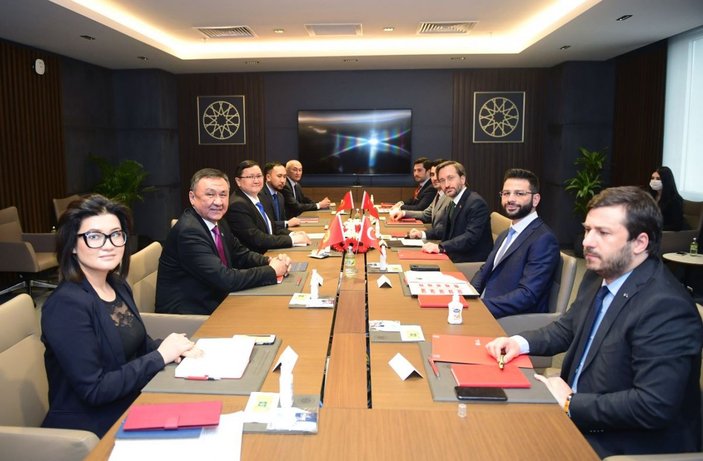 Fahrettin Altun, Kırgızistan Kültür Bakanı İmanaliyev ile görüştü