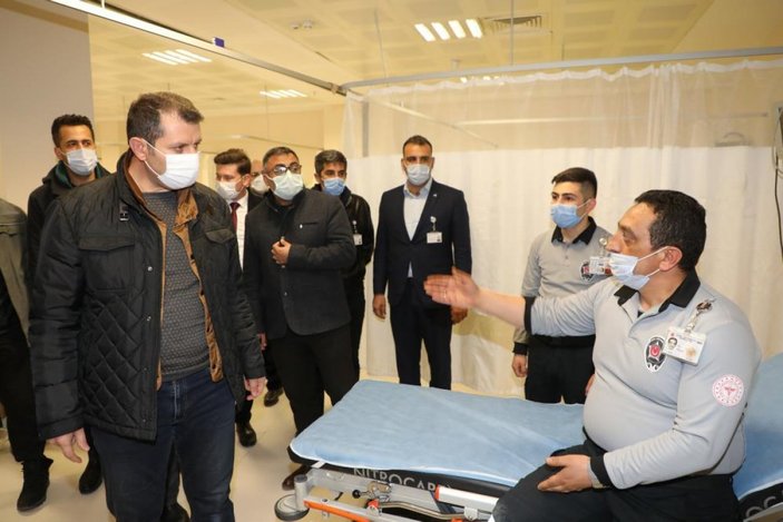 Sivas'ta hasta yakınları sağlık çalışanlarına saldırdı