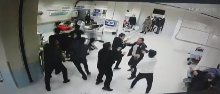 Sivas'ta hasta yakınları sağlık çalışanlarına saldırdı