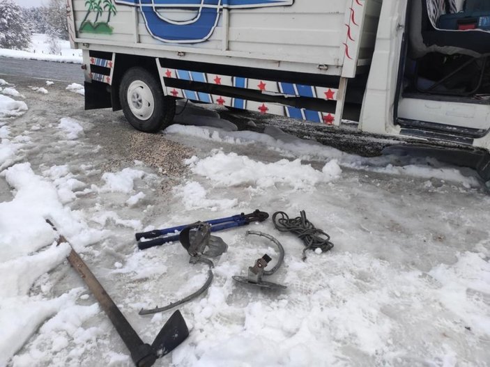 Kastamonu'da karda yürüyüp izini belli eden 4 hırsız yakalandı
