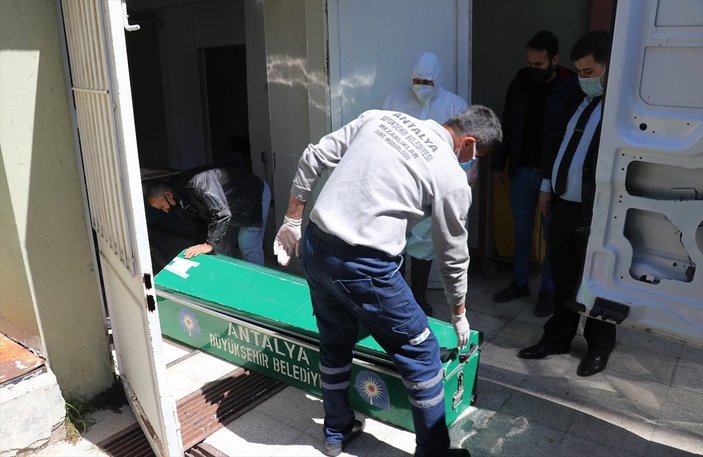 Burdur'da kamyonet devrildi: 1 ölü 2 yaralı