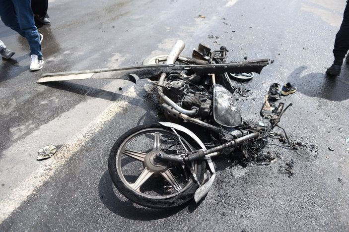 Şanlıurfa'da 4 kişinin bulunduğu motosiklet kaza yaptı