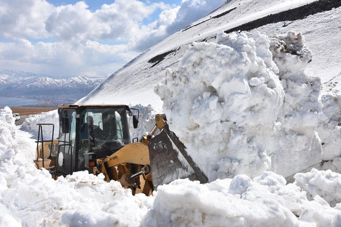 Nemrut Dağı'nda karla mücadele: 3 gün sürecek