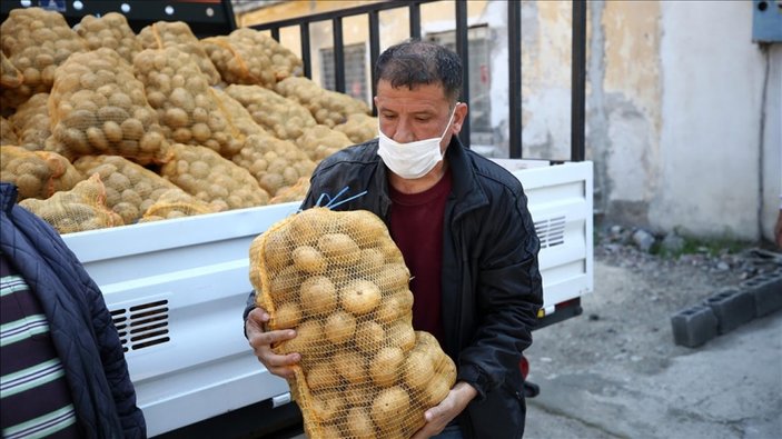 Patates dağıtımı Adana'da devam ediyor