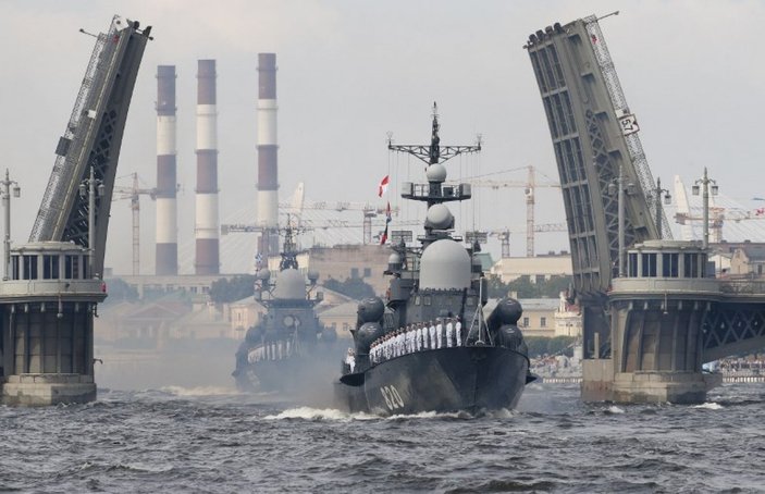 Rusya, 15 savaş gemisini Karadeniz'e gönderdi