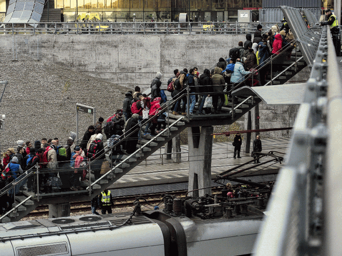 Danimarka, Suriyeli sığınmacıların oturma izinlerini iptal ediyor