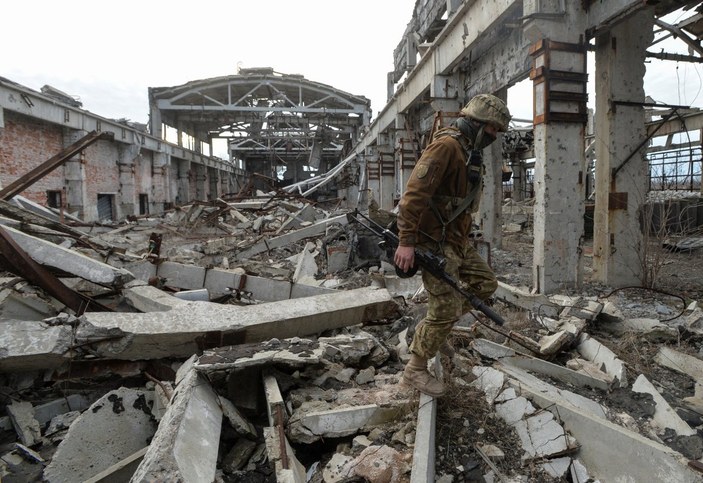 Donbas'ta bir Ukrayna askeri daha öldü