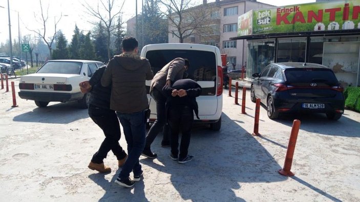 Bursa'da oto hırsızları, polis kovalamacasında yakalandı