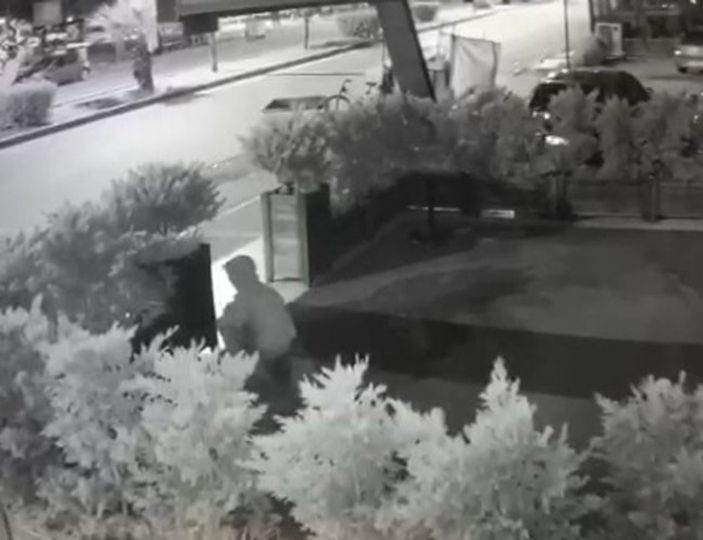 i Mersin'de halı hırsızı kameraya yakalandı