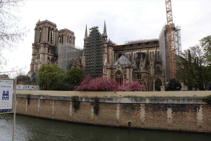Fransa'da yanan Notre Dame Katedrali'nin restorasyonuna başlanamadı