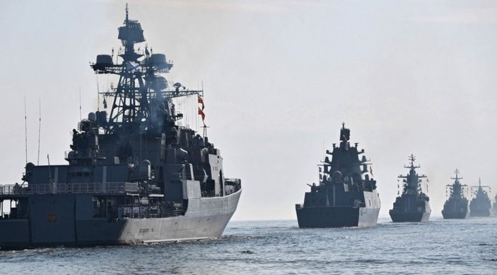 Rus savaş gemileri Karadeniz'de, Ukrayna ordusu Kırım yakınlarında tatbikatta