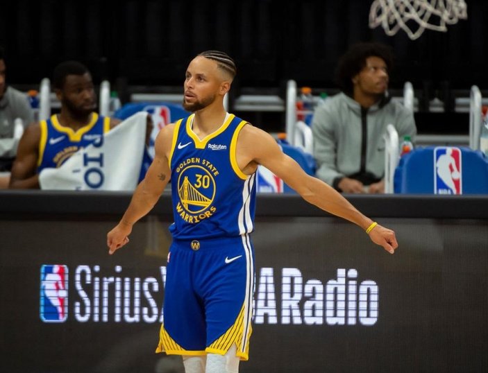 Stephen Curry, NBA rekoru kırdı
