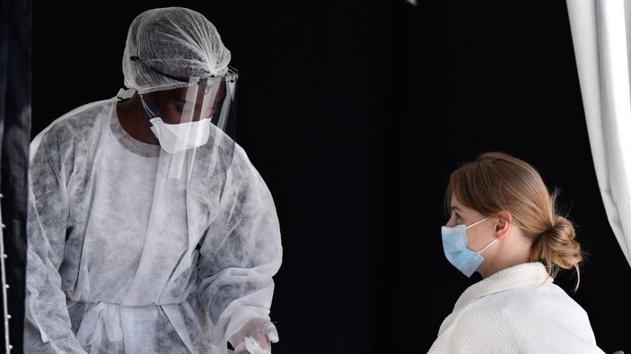 Fransa’da koronavirüs can kaybı 100 bini geçti