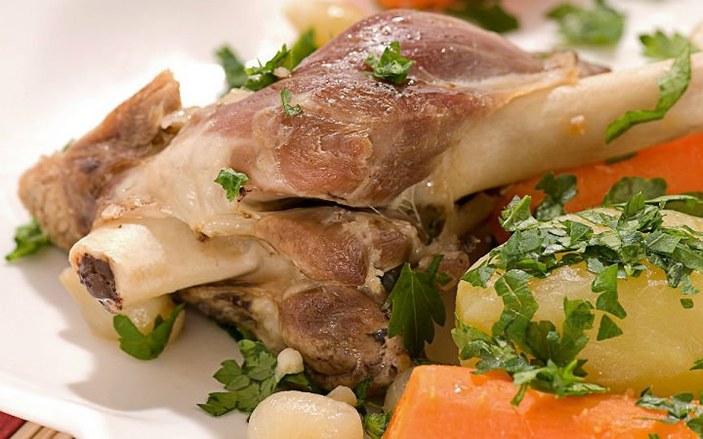 Türk mutfağının sevilen lezzeti: Kuzu incik tarifi