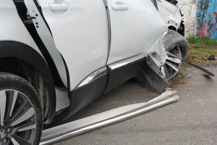 i Sinop’ta cip bahçe duvarına çarptı