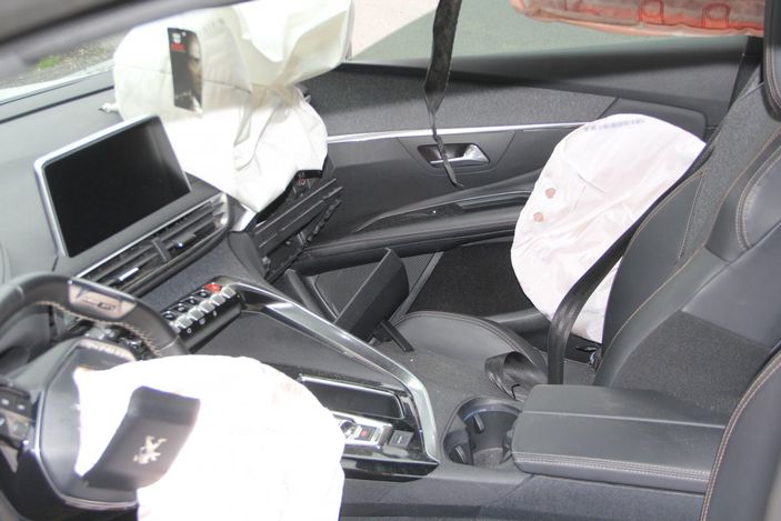 i Sinop’ta cip bahçe duvarına çarptı