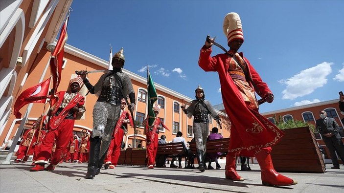 Bursa'daki eğitim gören 25 farklı ülkeden 33 öğrenciyle mehter takımı kuruldu