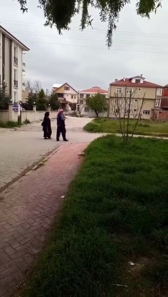 Sakarya’da yüksek sesle ilahi söyleyerek dilendiler