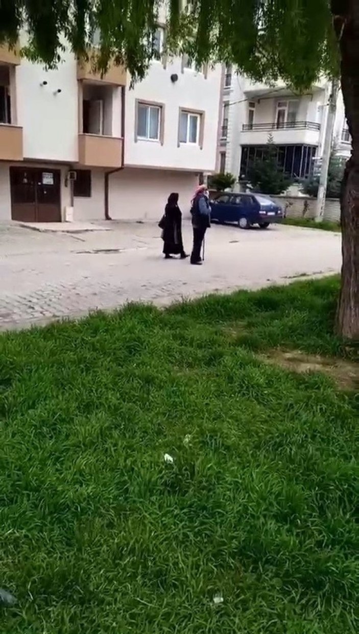 Sakarya’da yüksek sesle ilahi söyleyerek dilendiler