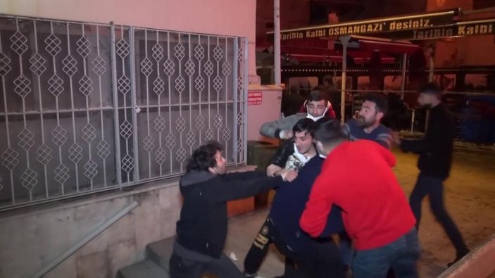 Bursa'da antikacı dükkanındaki yangın sırasında kavga çıktı