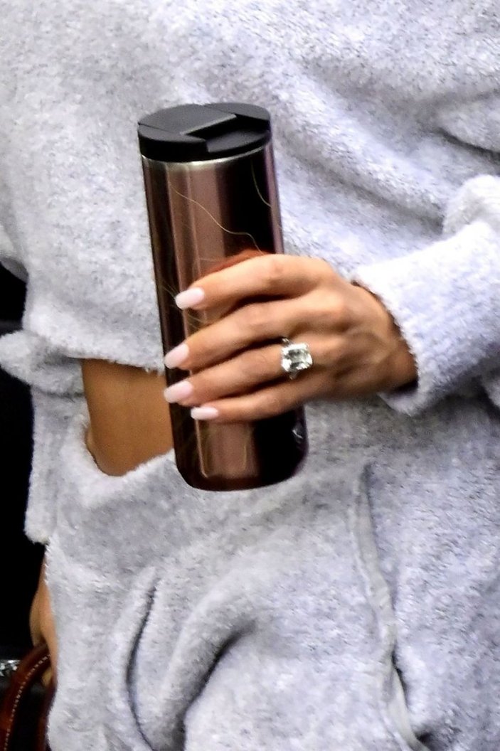 Jennifer Lopez nişan yüzüğünü geri vermedi