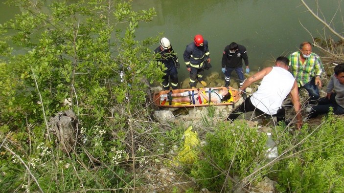 Antalya'da elektrikli bisikletiyle dereye uçan Rus kadın ölümden döndü